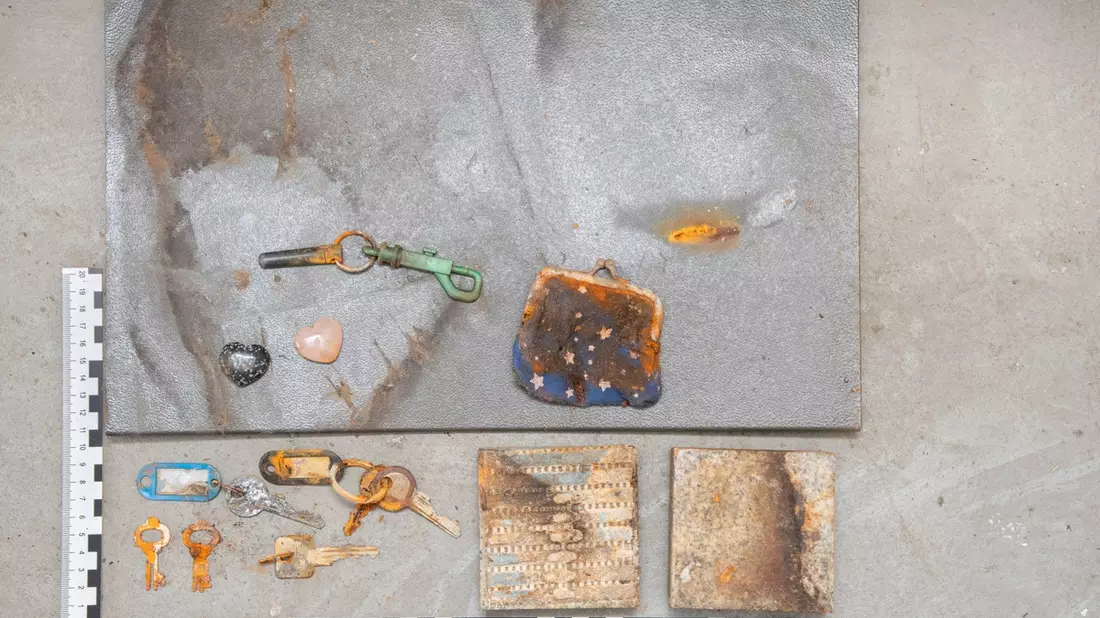 POL-CUX: Eigentümer gesucht - aufgefundener Kleintresor sowie Geldkassette (Lichtbilder in der Anlage) - Bild: presseportal.de
