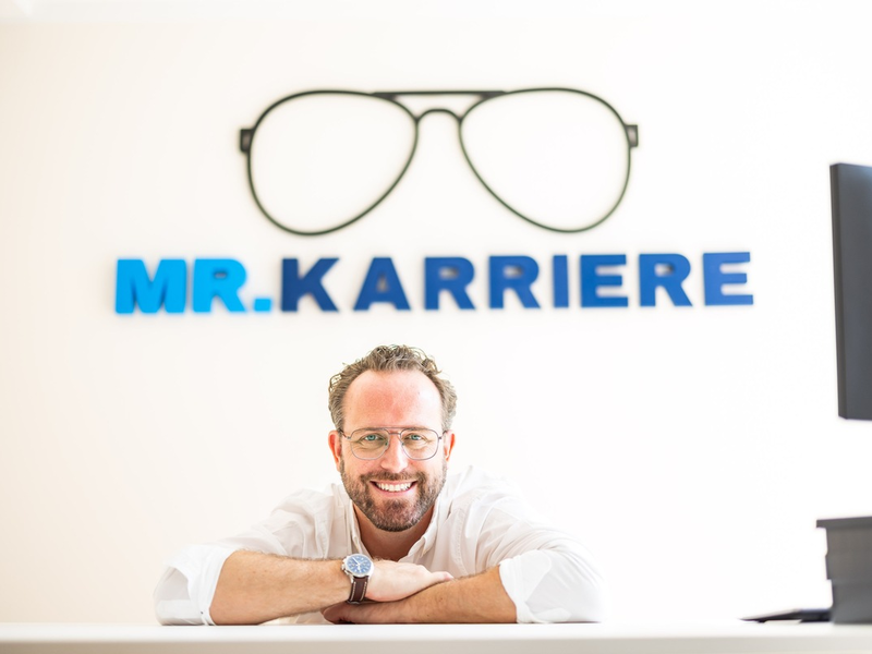 Mr. Karriere hat den Draht zu jungen Menschen / Größte Reichweite bei der GenZ im Bildungsbereich: So mischt die Good News Company den Azubi-Markt auf - Foto: presseportal.de