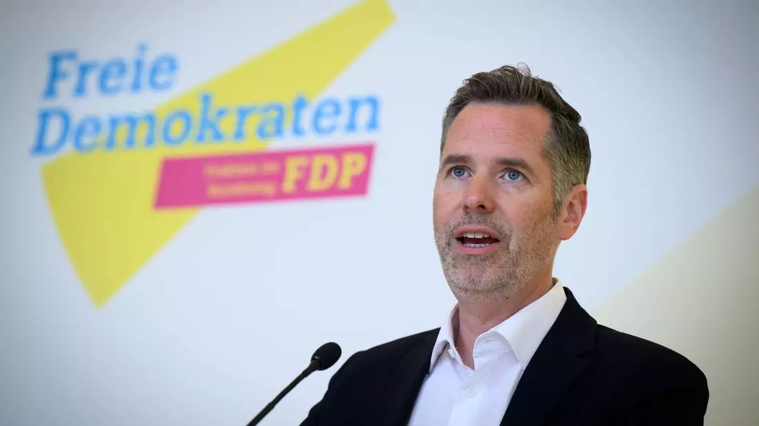 FDP-Fraktionschef Dürr hält das Bürgergeld für 14 bis 20 Euro zu hoch. (Archivbild) - Bild: Bernd von Jutrczenka/dpa