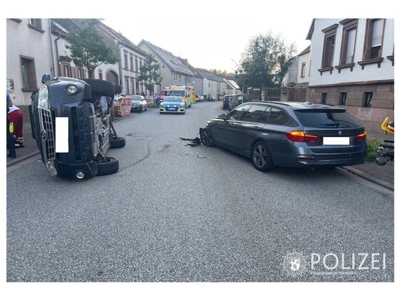 POL-PDPS: Frontalzusammenstoß im Begegnungsverkehr - Foto: presseportal.de