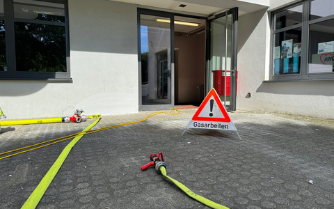 FW Marienheide: Gasaustritt in Gesamtschule sorgt für längeren Einsatz der Feuerwehr - Foto: presseportal.de