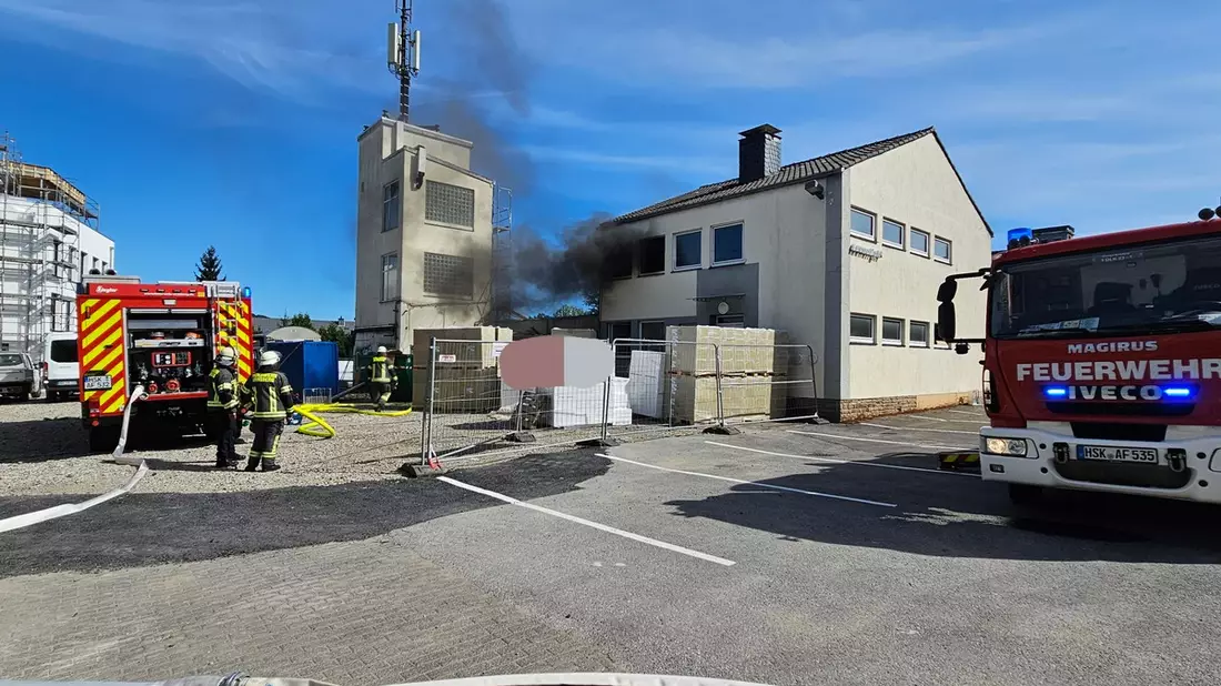 FW-AR: Gebäudebrand in einem leerstehendem Gewerbebetrieb - Bild: presseportal.de