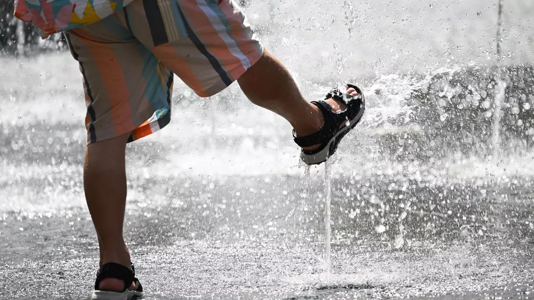 Bis zu 37 Grad erwarten Meteorologen am Dienstag. - Bild: Arne Dedert/dpa