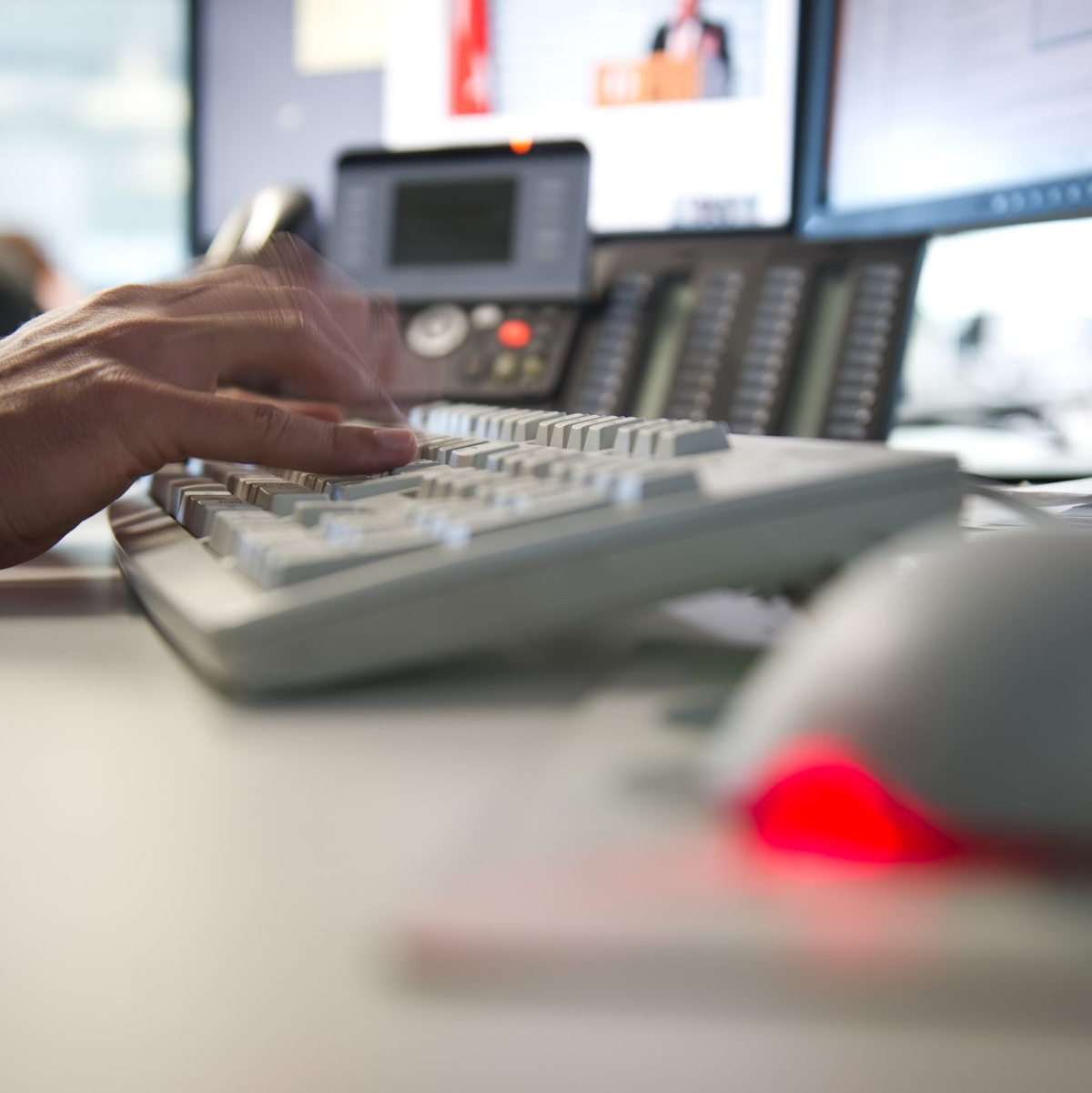 Jeder zweite über 50-Jährige kann sich vorstellen, länger zu arbeiten. (Illustration) - Foto: Daniel Naupold/dpa