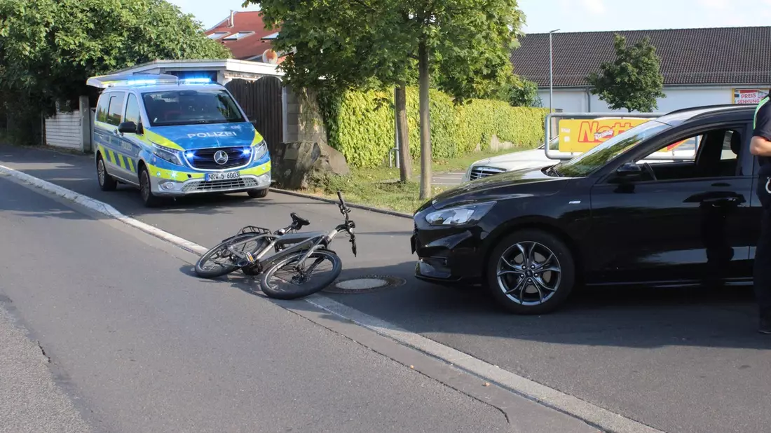 POL-RBK: Rösrath - Pedelecfahrer von Pkw erfasst - Bild: presseportal.de