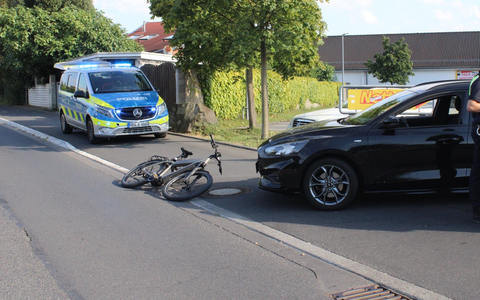 POL-RBK: Rösrath - Pedelecfahrer von Pkw erfasst - Foto: presseportal.de