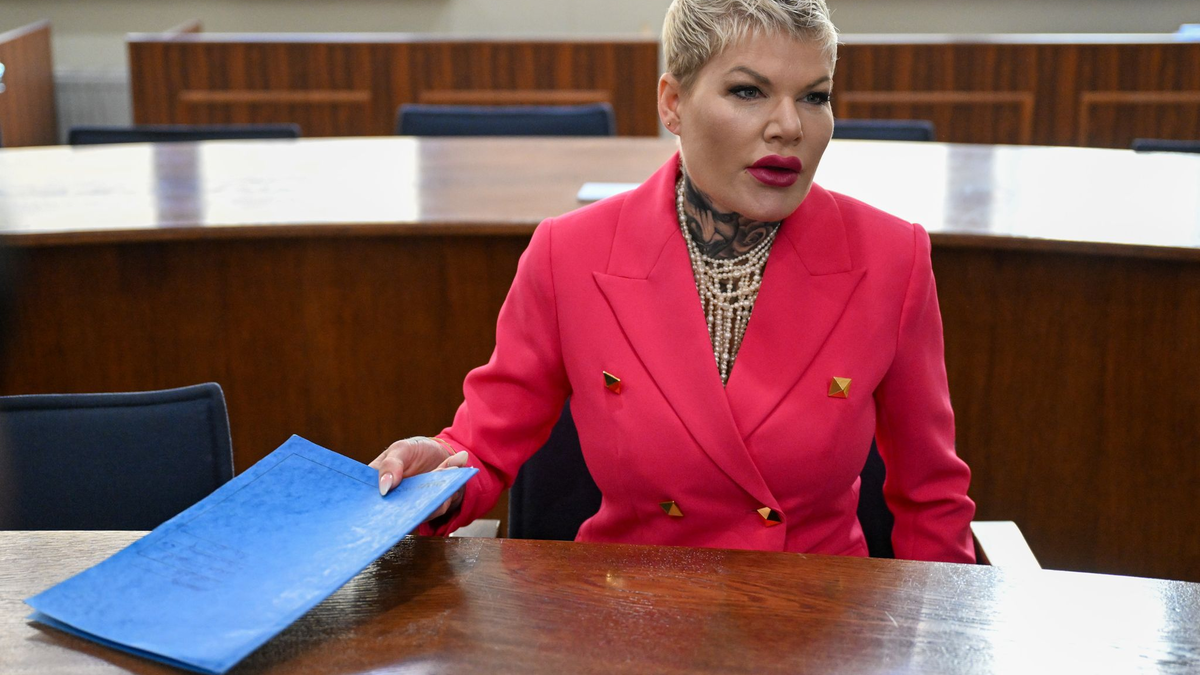 Der Prozess gegen Melanie Müller um Hitlergruß-Vorwürfe wird fortgesetzt - Foto: Hendrik Schmidt/dpa