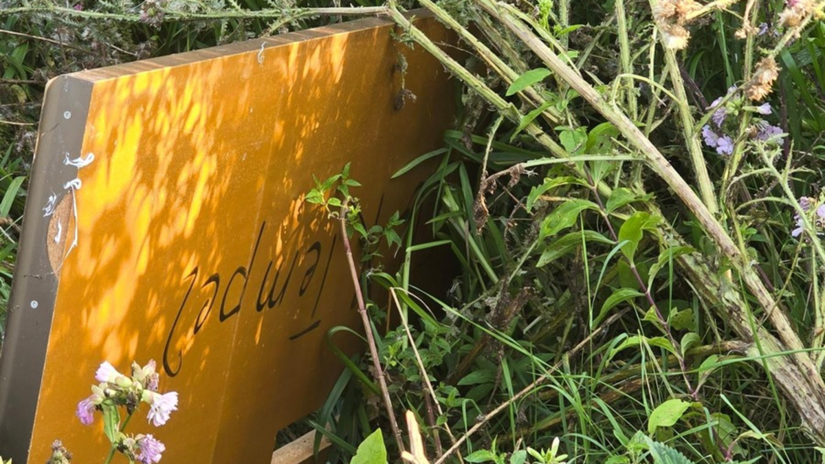 POL-SE: Groß Nordende - Unbekannte entsorgen Küchenmöbel und -geräte am Feldrand - Polizei auf der Suche nach Hinweisgebern - Foto: presseportal.de