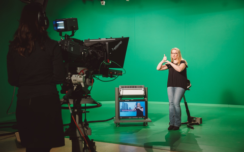 Aktuell und inklusiv: MDR macht alle Wahlsendungen fĂŒr Menschen mit Sinnesbehinderung barrierefrei - Foto: presseportal.de Aktuell und inklusiv: MDR macht alle Wahlsendungen fĂŒr Menschen mit Sinnesbehinderung barrierefrei - Foto: presseportal.de