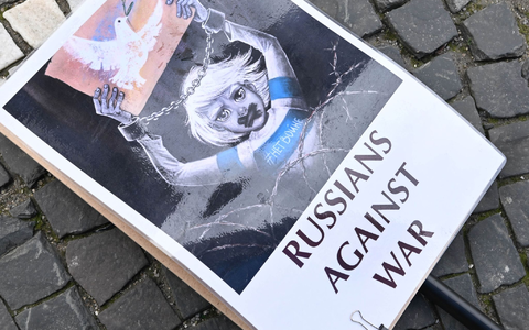 Nicht viele Menschen in Russland protestieren gegen den Krieg. Klassik-Weltstars erinnern an einen Musiker, der seine Standhaftigkeit mit dem Leben bezahlte. (Archivbild) - Foto: Felix Hörhager/dpa Nicht viele Menschen in Russland protestieren gegen den Krieg. Klassik-Weltstars erinnern an einen Musiker, der seine Standhaftigkeit mit dem Leben bezahlte. (Archivbild) - Foto: Felix Hörhager/dpa