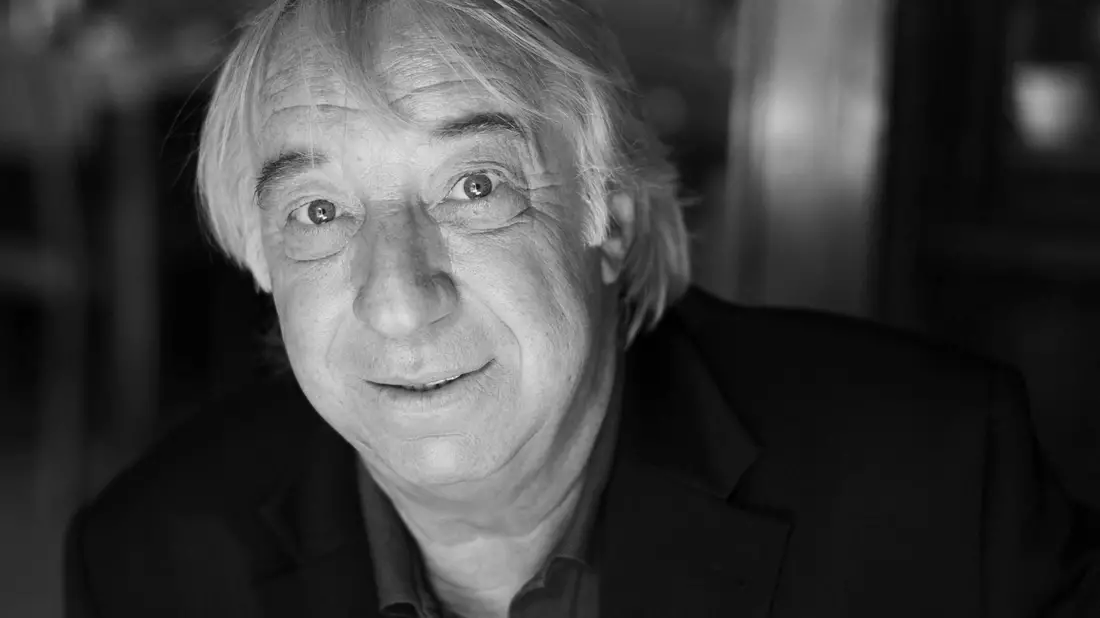 Der Kabarettist Richard Rogler ist tot. (Archivbild) - Bild: Jörg Carstensen/dpa