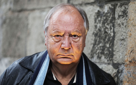 Der Tod seines Kollegen Richard Rogler mache ihn sehr betroffen, sagt er. - Foto: Oliver Berg/dpa