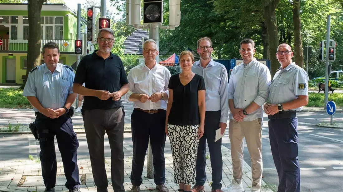 POL-DO: Schulstraßen sollen Schulwege sicherer machen - Pilotprojekt von Polizei und Stadt Dortmund startet - Bild: presseportal.de