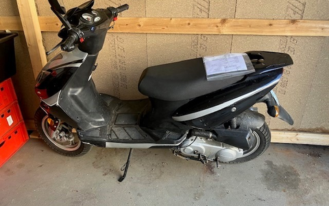 POL-CUX: Sichergestelltes Kleinkraftrad in Cuxhaven - Eigentümer gesucht (Lichtbild in der Anlage) - Foto: presseportal.de POL-CUX: Sichergestelltes Kleinkraftrad in Cuxhaven - Eigentümer gesucht (Lichtbild in der Anlage) - Foto: presseportal.de