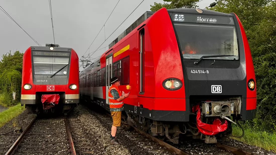 FW Hennef: Zug auf freier Strecke zum Stillstand gekommen - Evakuierung erforderlich - Bild: presseportal.de