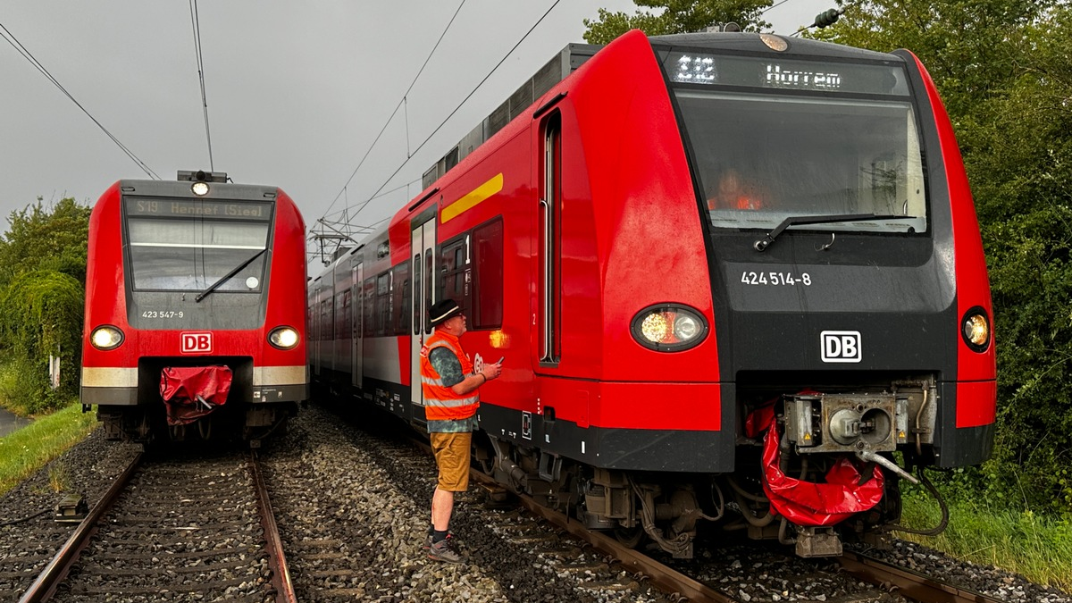 FW Hennef: Zug auf freier Strecke zum Stillstand gekommen - Evakuierung erforderlich - Foto: presseportal.de