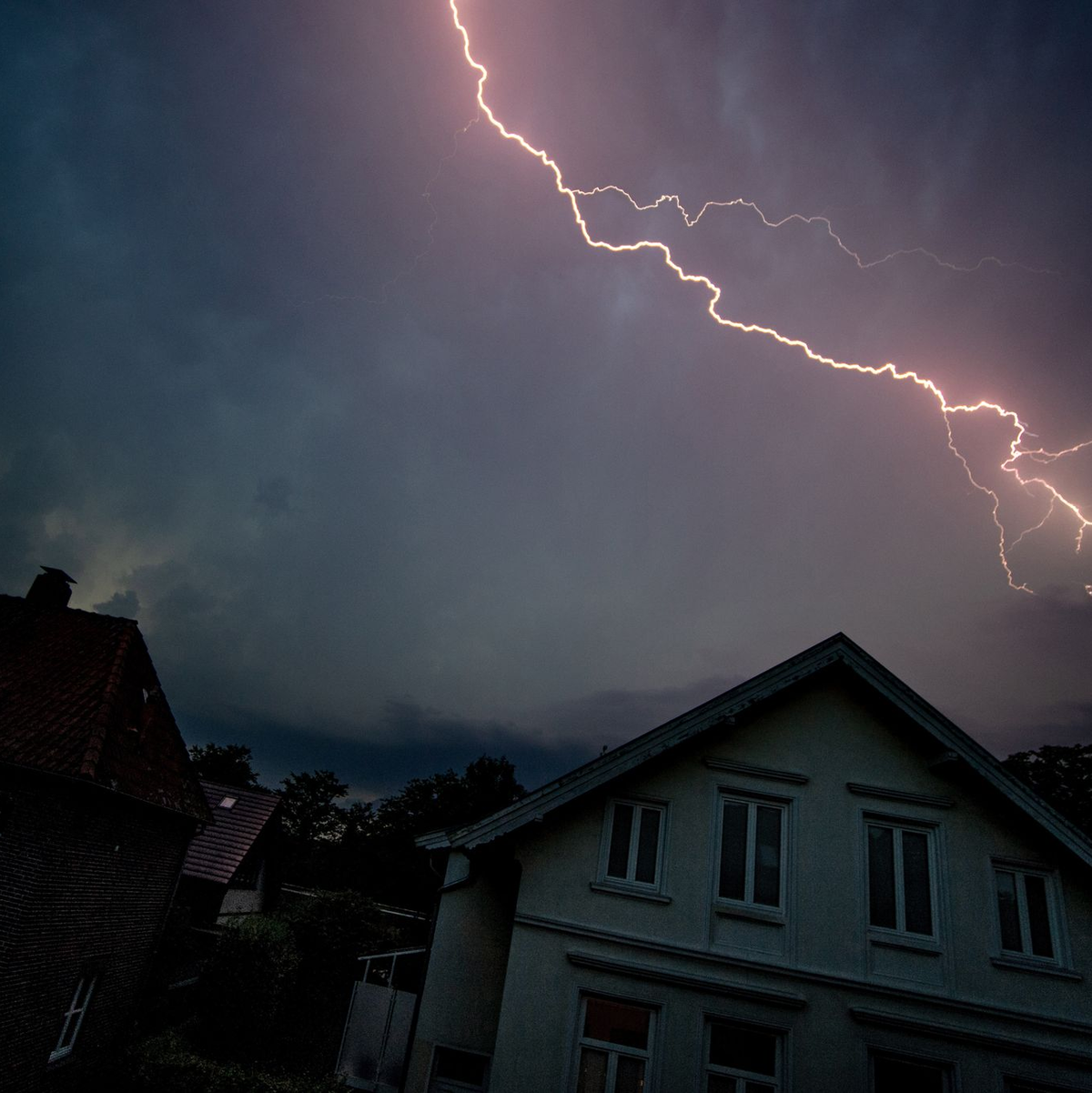 Nach der Hitze ziehen Unwetter über Deutschland.  - Foto: Hauke-Christian Dittrich/dpa