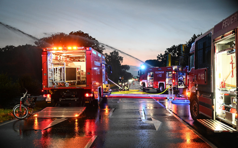 Starkregen sorgt in Aurich für Überflutungen. - Foto: Lars Penning/dpa