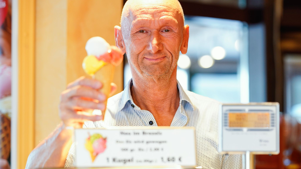 100 Gramm Eis kosten im Café Brezels in Gaggenau bei Baden-Baden zwei Euro. - Foto: Uwe Anspach/dpa