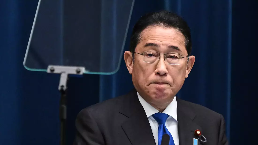 Japans Regierungschef Kishida zieht die Konsequenzen aus einer Parteispendenskandal. - Bild: Philip Fong/Pool AFP/AP/dpa