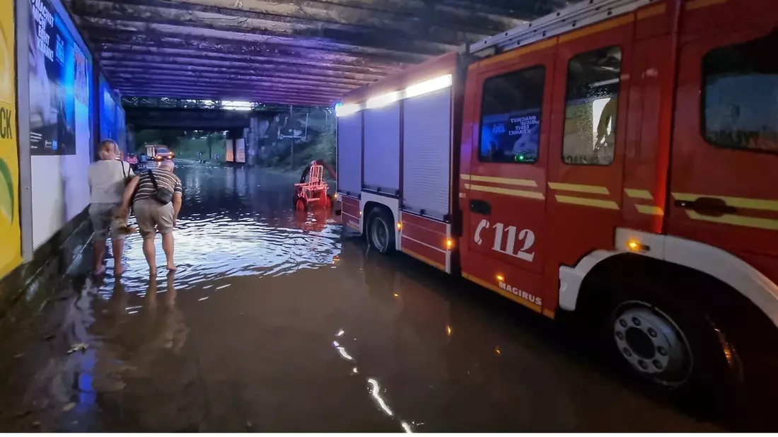 FW-M: Sturm und Starkregen über Münchner Westen (Stadtgebiet) - Bild: presseportal.de