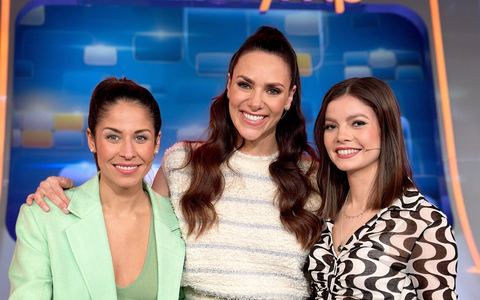 Comediennes gegen den Quizduell-Olymp: Negah Amiri und Maria Clara Groppler bei Esther Sedlaczek / Quizduell-Olymp am Freitag, 16. August, 18:50 Uhr im Ersten - Foto: presseportal.de Comediennes gegen den Quizduell-Olymp: Negah Amiri und Maria Clara Groppler bei Esther Sedlaczek / Quizduell-Olymp am Freitag, 16. August, 18:50 Uhr im Ersten - Foto: presseportal.de