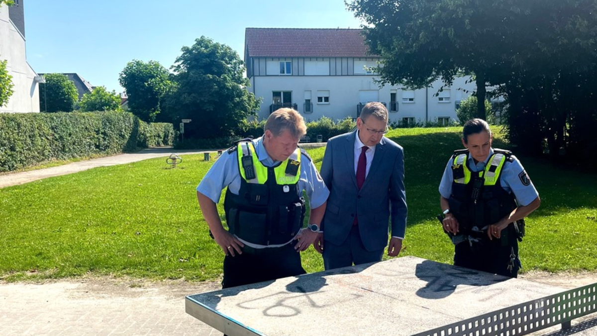 POL-HAM: Finale der Bezirksstreife 2024: Polizeipräsident Thomas Kubera in Herringen und Uentrop - Foto: presseportal.de