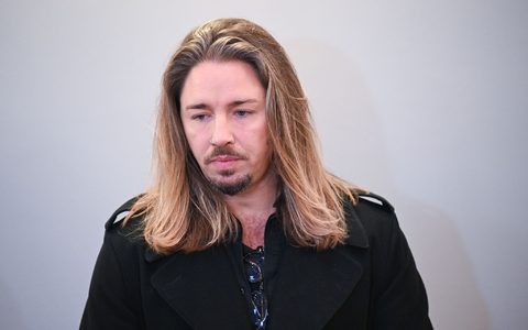 Gil Ofarim hatte vor dem Landgericht Leipzig gestanden, sich den antisemitischen Vorfall ausgedacht zu haben. - Foto: Hendrik Schmidt/dpa Gil Ofarim hatte vor dem Landgericht Leipzig gestanden, sich den antisemitischen Vorfall ausgedacht zu haben. - Foto: Hendrik Schmidt/dpa