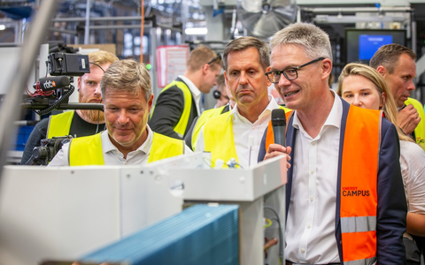 Wirtschaftsminister Robert Habeck besucht Stiebel Eltron in Holzminden / Jetzt ist der richtige Moment, eine Gas- oder Ölheizung durch eine Wärmepumpe zu ersetzen - Foto: presseportal.de