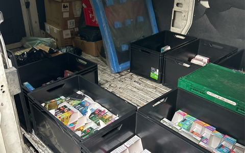 HZA-DO: Aufmerksamer Bürger beobachtet illegalen Verkauf / 795 Einweg E-Zigaretten und 29 Dosen Snus beschlagnahmt - Foto: presseportal.de HZA-DO: Aufmerksamer Bürger beobachtet illegalen Verkauf / 795 Einweg E-Zigaretten und 29 Dosen Snus beschlagnahmt - Foto: presseportal.de