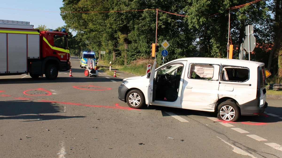 POL-MI: Drei Verletzte bei Unfall - Foto: presseportal.de