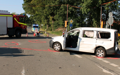 POL-MI: Drei Verletzte bei Unfall - Foto: presseportal.de