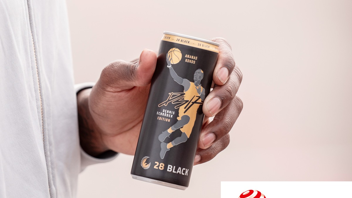 Auf dem Siegertreppchen: 28 Black / Die Dennis Schröder Special Edition Dose mit dem neuen Geschmack Ananas Kokos von 28 Black gewinnt Red Dot Award - Foto: presseportal.de