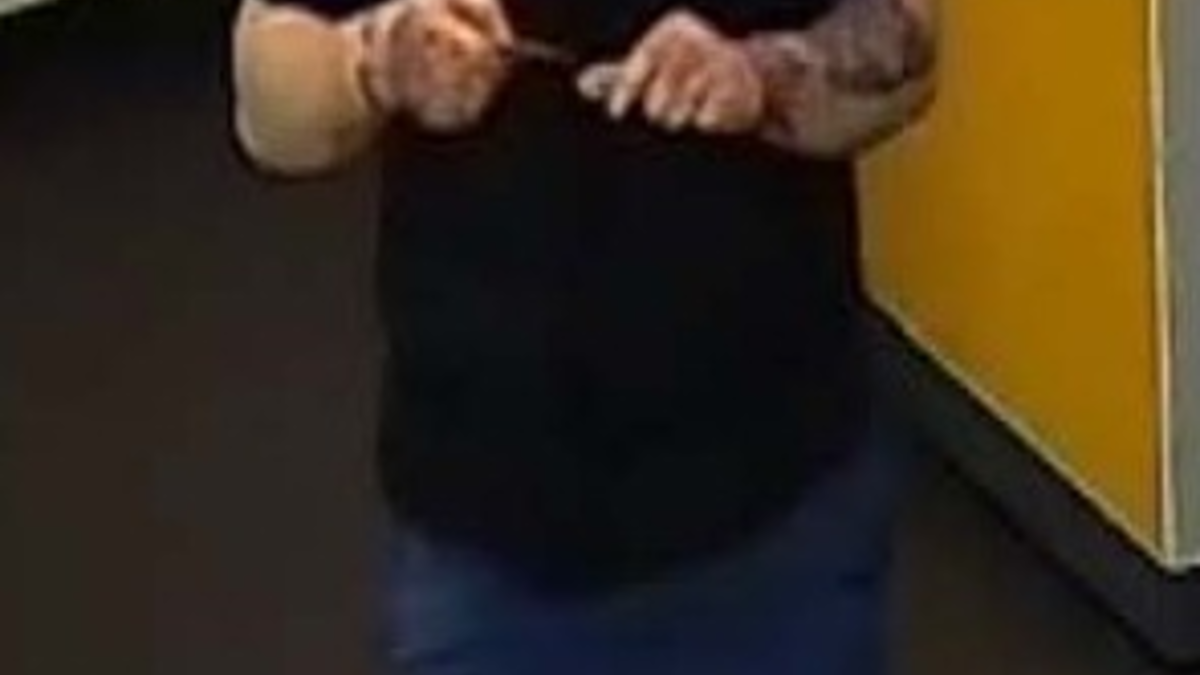 POL-Bremerhaven: Mit gestohlener EC-Karte auf Shoppingtour: Polizei sucht mit Lichtbildern nach Tatverdächtigem - Foto: presseportal.de