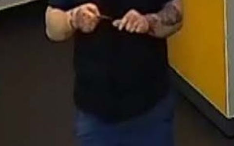 POL-Bremerhaven: Mit gestohlener EC-Karte auf Shoppingtour: Polizei sucht mit Lichtbildern nach Tatverdächtigem - Foto: presseportal.de