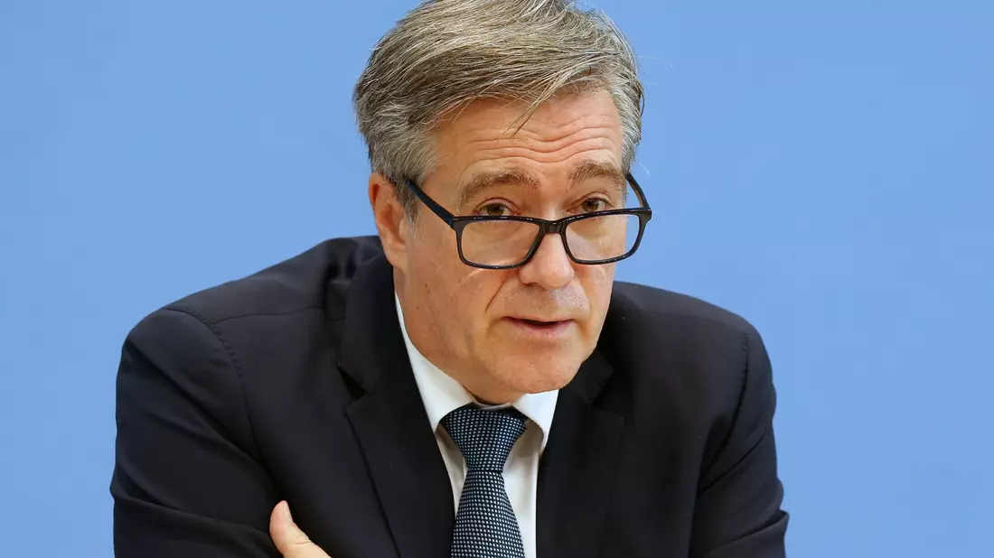 Der stellvertretende Regierungssprecher, Wolfgang Büchner, will die Ermittlungen nicht kommentieren. (Archivbild) - Bild: Wolfgang Kumm/dpa