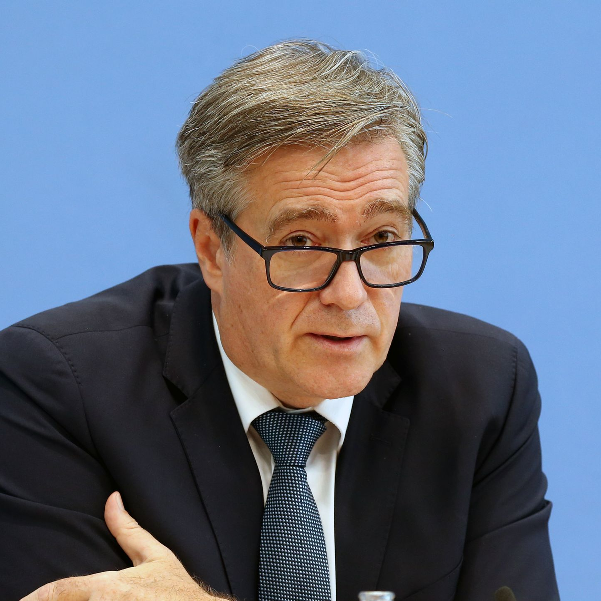 Der stellvertretende Regierungssprecher, Wolfgang Büchner, will die Ermittlungen nicht kommentieren. (Archivbild) - Foto: Wolfgang Kumm/dpa