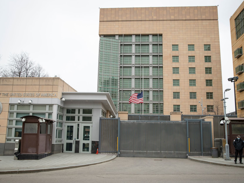 Die US-Botschaft in Moskau ist auch zuständig für die konsularische Betreuung von festgenommenen Bürgern der Verteinigten Staaten, wenn diese mit russischen Gesetzen in Konflikt kommen. (Archivbild) - Foto: Pavel Golovkin/AP/dpa