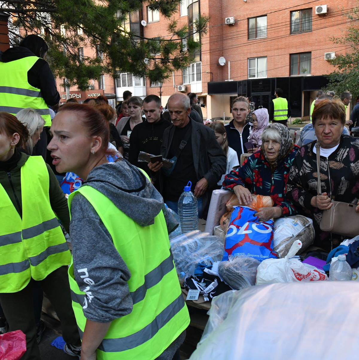Immer mehr Menschen sind im Gebiet Kursk auf der Flucht vor den herannahenden ukrainischen Soldaten. - Foto: Str/XinHua/dpa