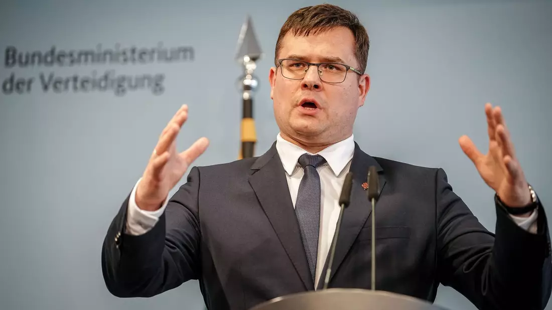 Der litauische Verteidigungsminister Laurynas Kas?i?nas hat eine Verlegung russischer Truppen aus der Ostseeregion Kaliningrad festgestellt. (Archivbild) - Bild: Kay Nietfeld/dpa