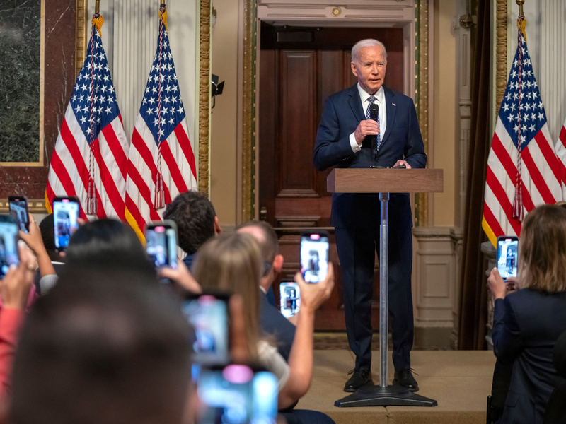 US-Präsident Joe Biden trifft sich mit Influencern. - Foto: Mark Schiefelbein/AP/dpa