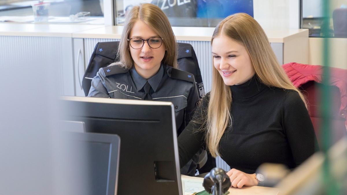 HZA-LÖ: Mehr als nur Grenze und Stempel - Berufsinformationstag des Zolls Informativ und kompakt alles über Ausbildung und Studium beim Zoll erfahren - Foto: presseportal.de
