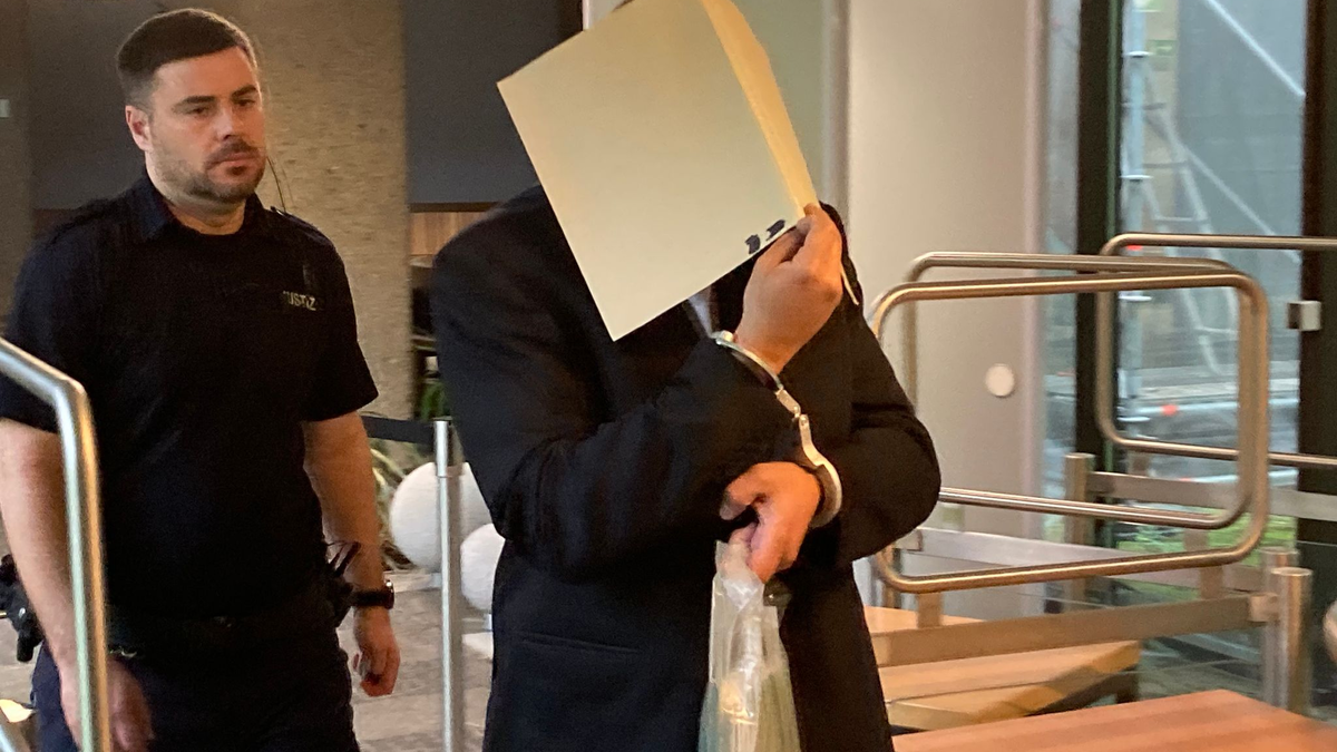 Dem jetzt verurteilten Vater von zwei Kindern saß vor der Tat der Gerichtsvollzieher im Nacken.  - Foto: Carsten Linnhoff/dpa