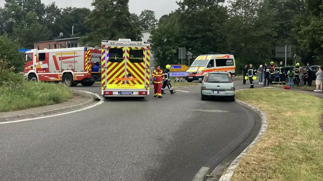 FW Bergheim: Schwerverletzter Radfahrerin nach Unfall in Bergheim Rettungshubschrauber im Einsatz - Bild: presseportal.de