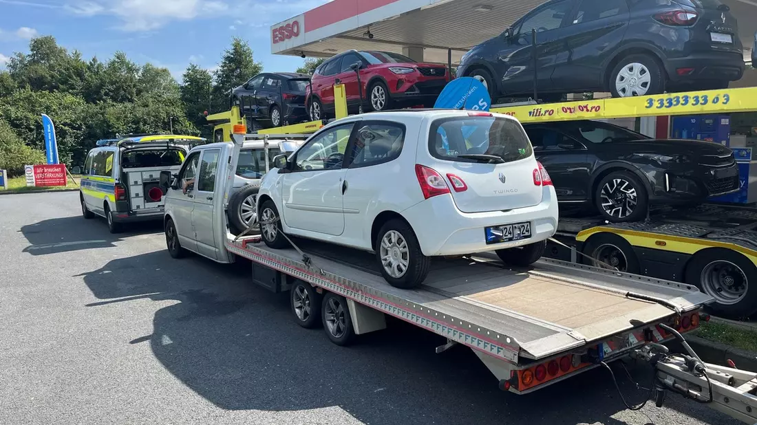 API-TH: Fahrzeugtransporter mit 111 km/h unterwegs - Bild: presseportal.de
