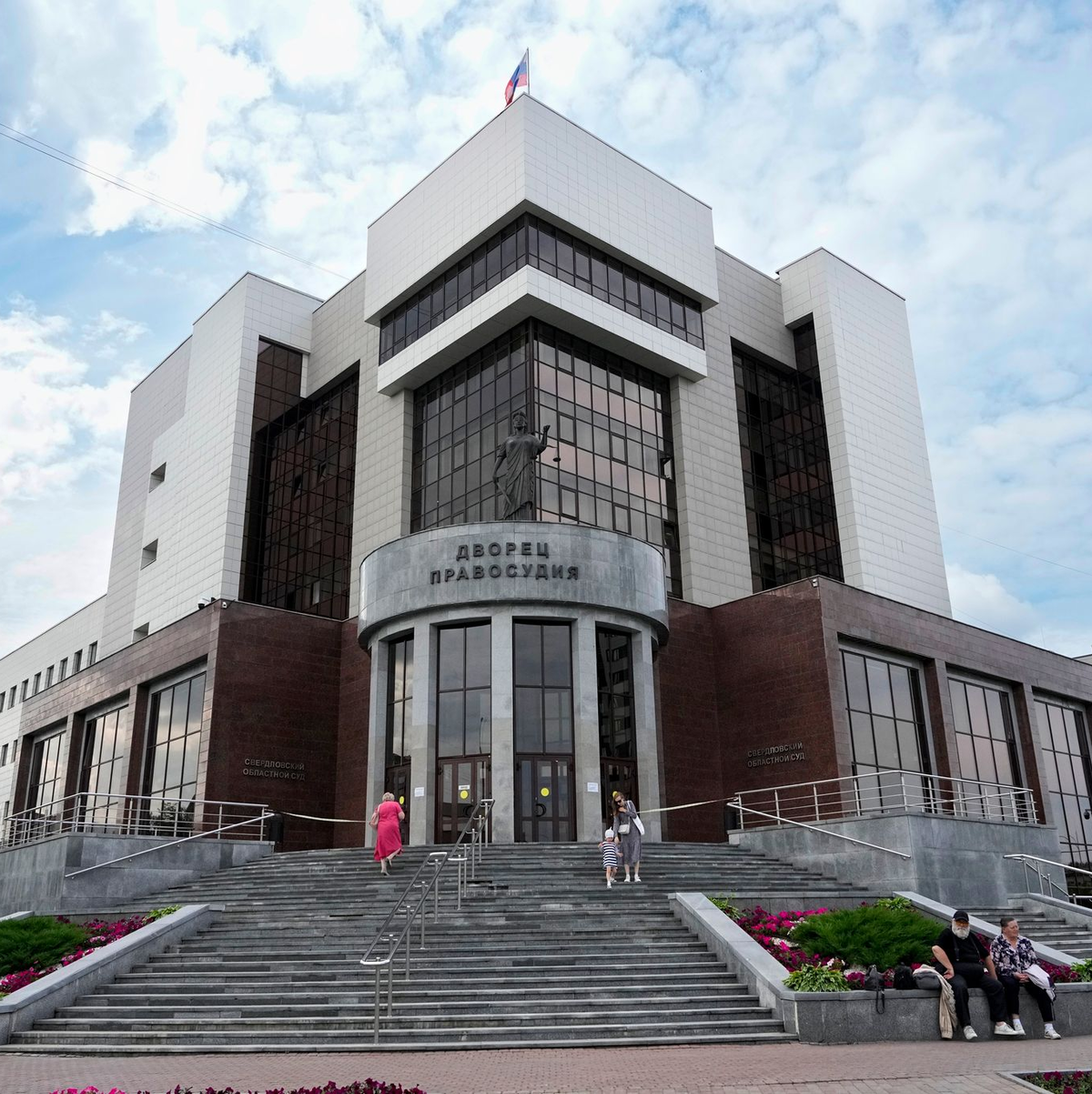 Gerichte in Russland verhängen gegen US-Bürger immer wieder hohe Haftstrafen, einige haben Aussicht, bei einem Gefangenenaustausch auf freien Fuß zu kommen. (Archivbild) - Foto: Dmitri Lovetsky/AP/dpa