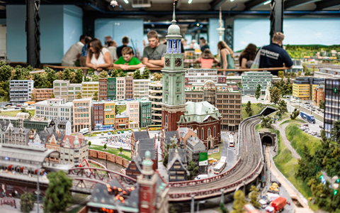 Das Miniaturwunderland in Hamburg ist zur beliebtesten Sehenswürdigkeit in Deutschland gewählt worden. - Foto: Markus Scholz/dpa