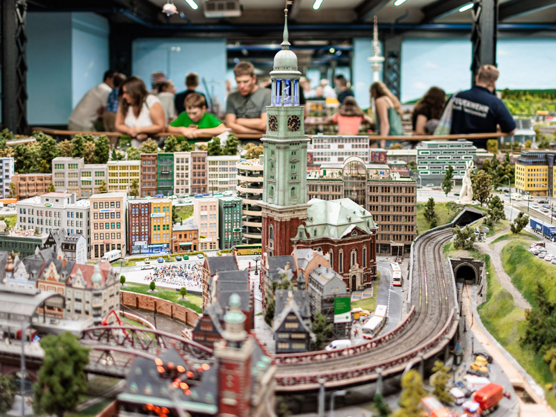 Das Miniaturwunderland in Hamburg ist zur beliebtesten Sehenswürdigkeit in Deutschland gewählt worden. - Foto: Markus Scholz/dpa