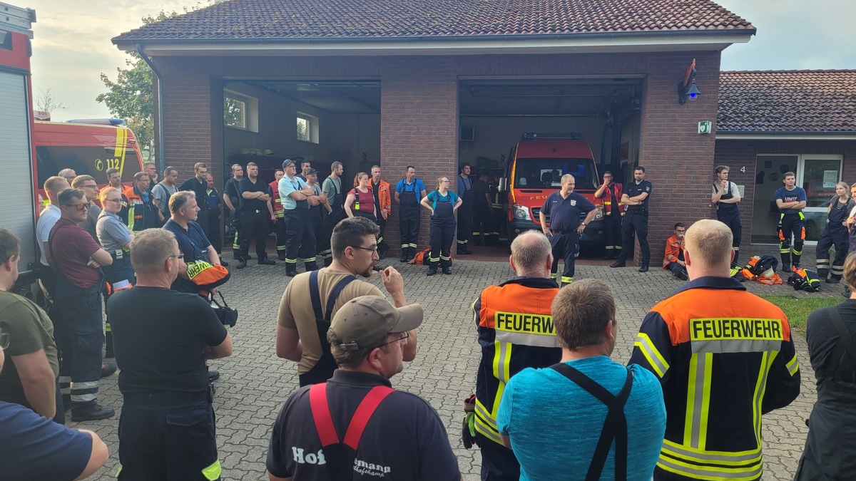 FW-ROW: Feuerwehr sucht nach vermissten 13-Jährigen aus Hassendorf - Foto: presseportal.de