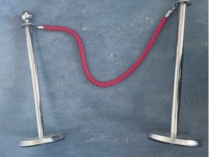 POL-PDKL: Absperrpfosten mit unbekannter Herkunft - Foto: presseportal.de